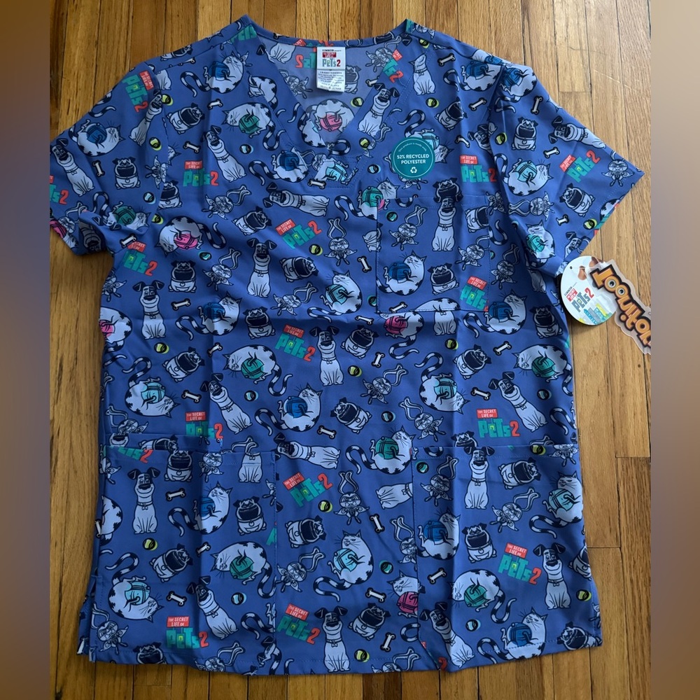 NWT Tooniforms women’s secret life of pets scrub top size small